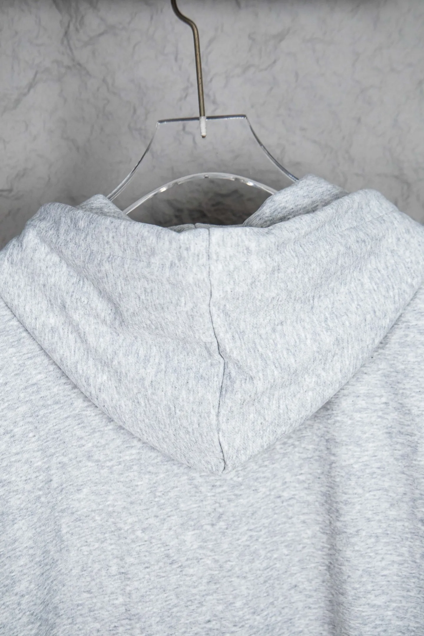 P230 Ralph Lauren/Ralph Lauren pony embroidered zipper cardigan hooded sweatshirt. This sweatshirt is available for everyone in autumn and winter. You can wear it casually no matter how you wear it! ! This hooded sweatshirt is decorated with the simple style that represents Ralph Lauren and is paired with a pony embroidery pattern, which is three-dimensional and full! The solid color fabric paired with exquisite embroidery instantly sets it off! Hooded sports design, loose and casual fit! The overall texture is very strong! Through the pictures, we can feel the thickness and texture of custom-woven and dyed threads. The workmanship is exquisite. They are shipped from major foreign trade factories. They are all made by masters with many years of experience. Everything is of high standards and requirements! Simple and versatile model ~ Made of imported pique cotton fabric, which is super delicate and soft, close to the body without being tied. All fabrics and accessories are original custom-made and of high quality! Perfectly reflects the brand’s sense of superiority! Standard cut, comfortable stretch, unrestricted movement! Highly practical, high-end and classy! Versatile style ~ can be paired with jeans or jogging pants. Ideal for transitioning from your morning commute to weekend events! Size: S-XL Color: Gray Navy Black
